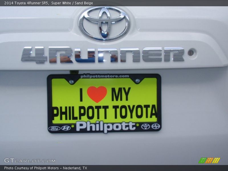 Super White / Sand Beige 2014 Toyota 4Runner SR5
