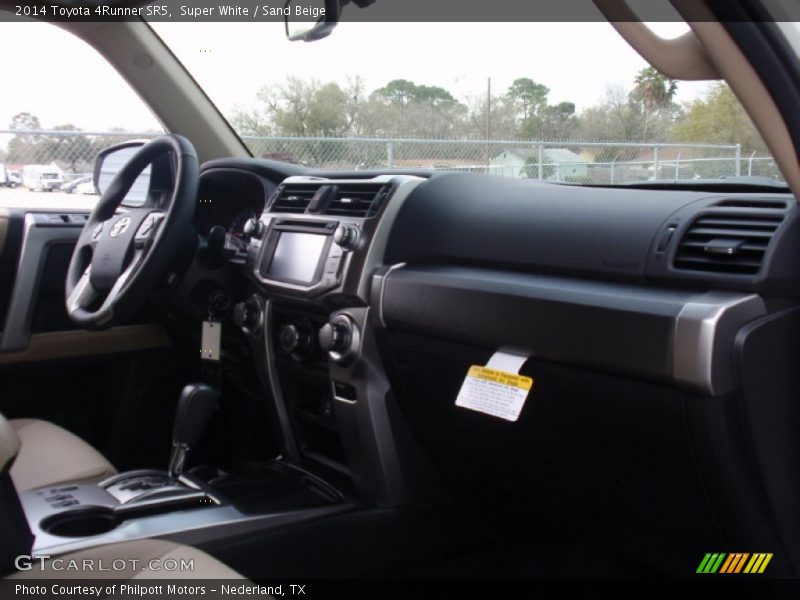 Super White / Sand Beige 2014 Toyota 4Runner SR5