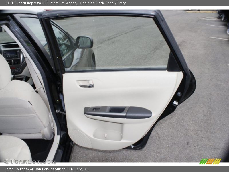 Obsidian Black Pearl / Ivory 2011 Subaru Impreza 2.5i Premium Wagon