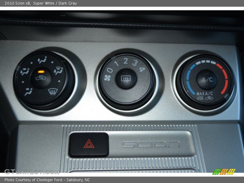 Super White / Dark Gray 2010 Scion xB