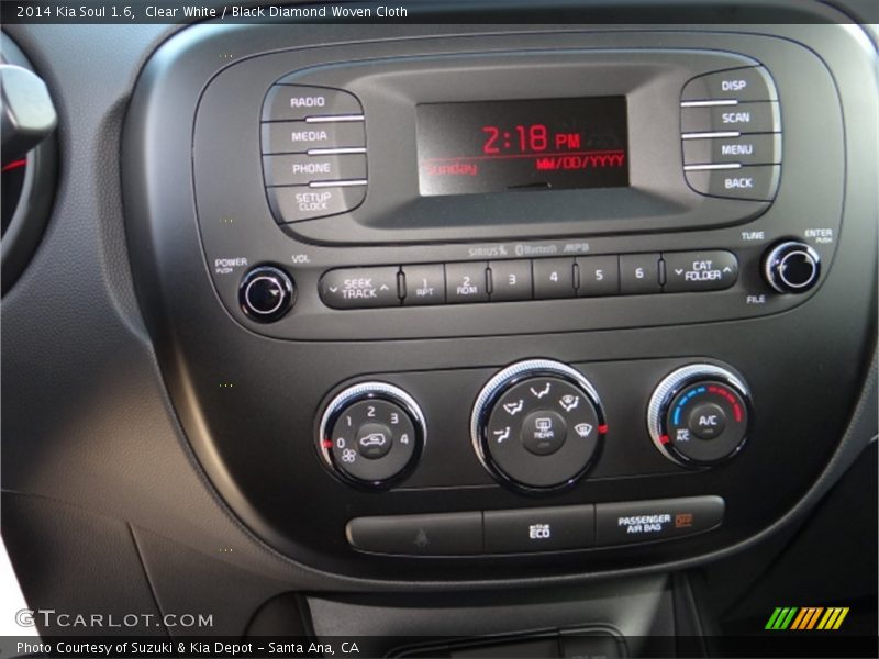 Clear White / Black Diamond Woven Cloth 2014 Kia Soul 1.6