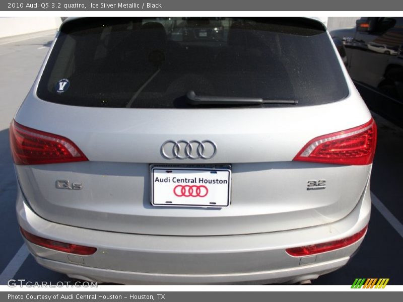 Ice Silver Metallic / Black 2010 Audi Q5 3.2 quattro