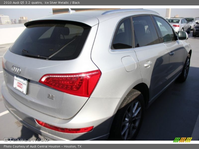 Ice Silver Metallic / Black 2010 Audi Q5 3.2 quattro