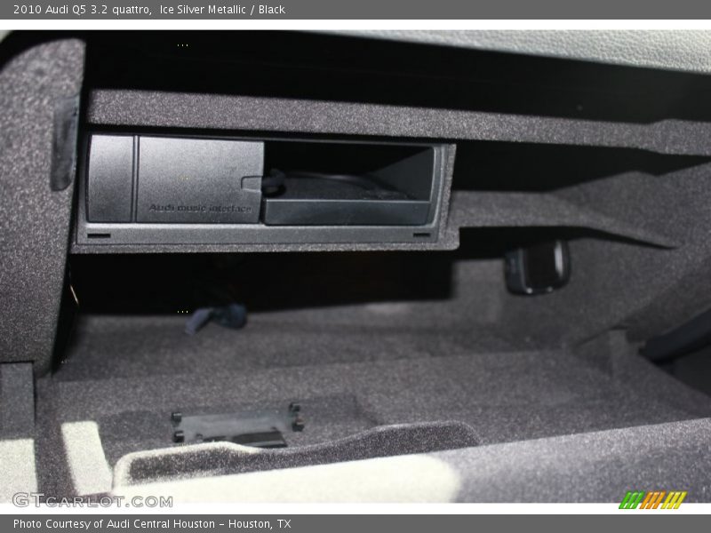 Ice Silver Metallic / Black 2010 Audi Q5 3.2 quattro