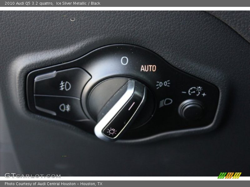 Ice Silver Metallic / Black 2010 Audi Q5 3.2 quattro