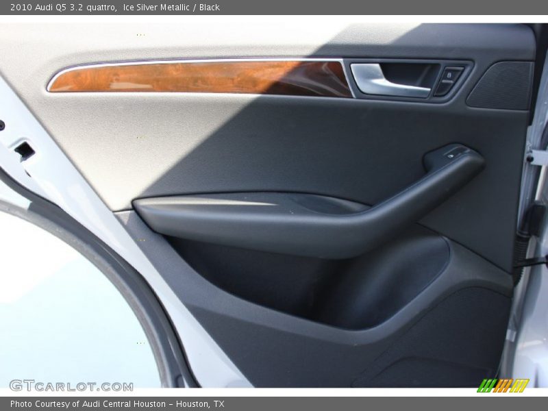 Ice Silver Metallic / Black 2010 Audi Q5 3.2 quattro