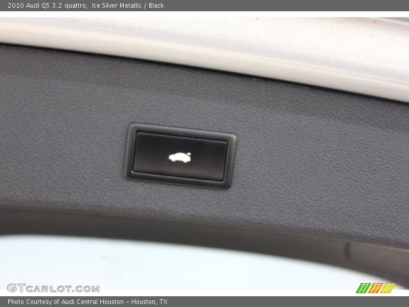 Ice Silver Metallic / Black 2010 Audi Q5 3.2 quattro