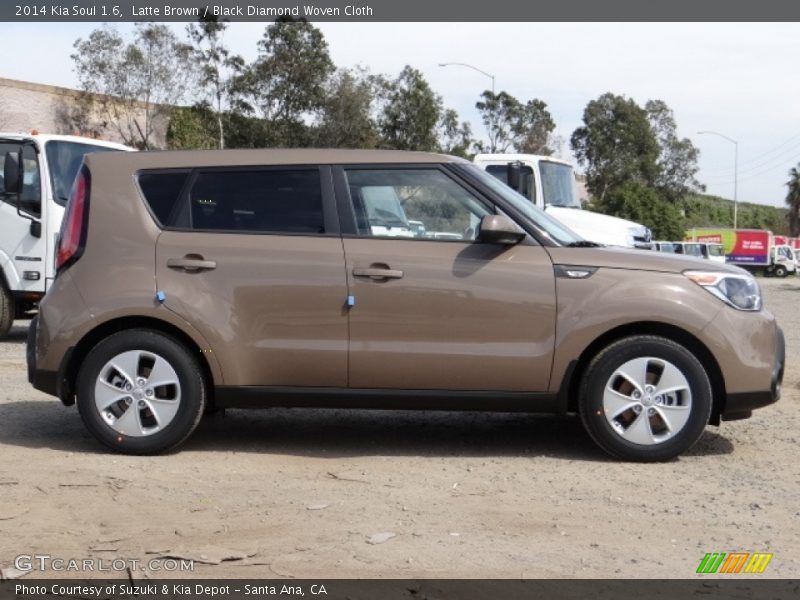 Front 3/4 View of 2014 Soul 1.6