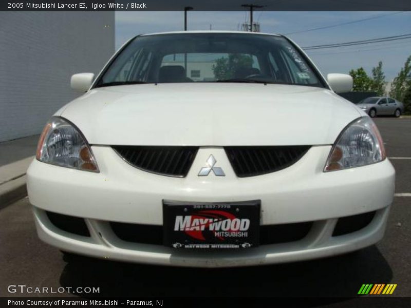 Igloo White / Black 2005 Mitsubishi Lancer ES