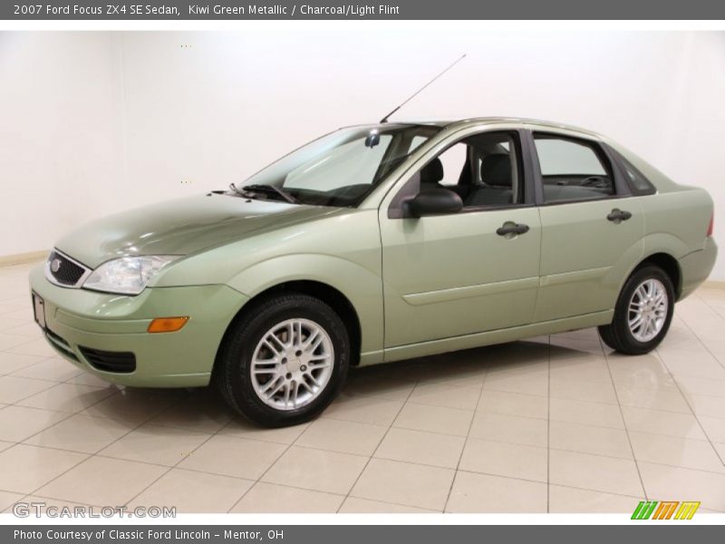 Kiwi Green Metallic / Charcoal/Light Flint 2007 Ford Focus ZX4 SE Sedan
