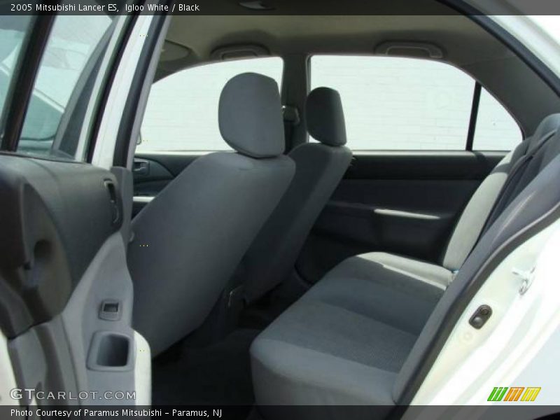 Igloo White / Black 2005 Mitsubishi Lancer ES
