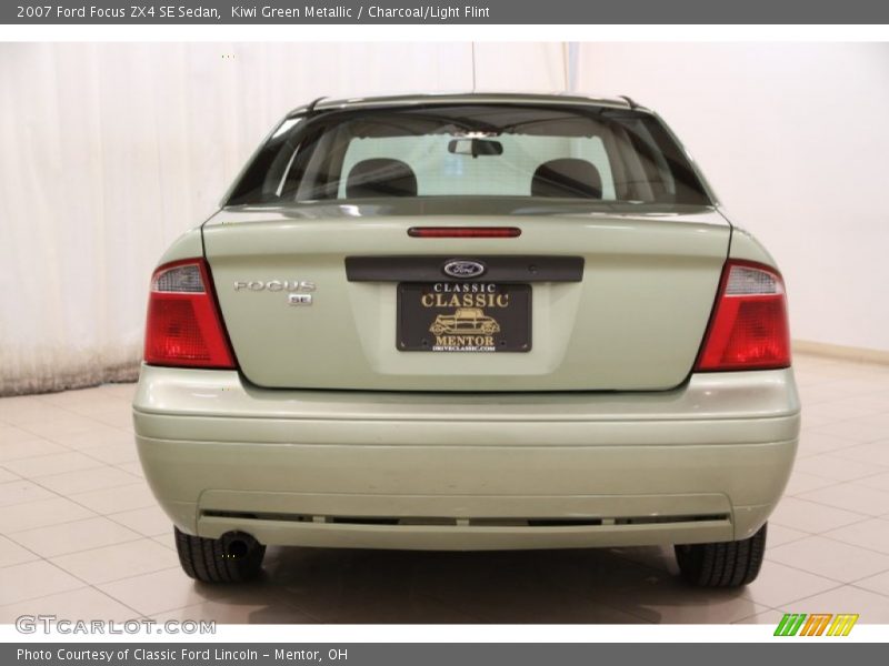 Kiwi Green Metallic / Charcoal/Light Flint 2007 Ford Focus ZX4 SE Sedan