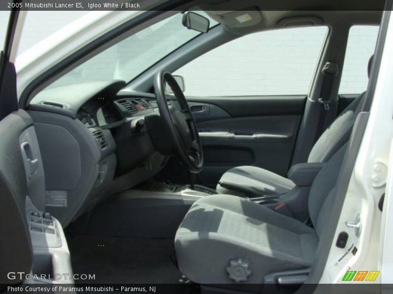 Igloo White / Black 2005 Mitsubishi Lancer ES