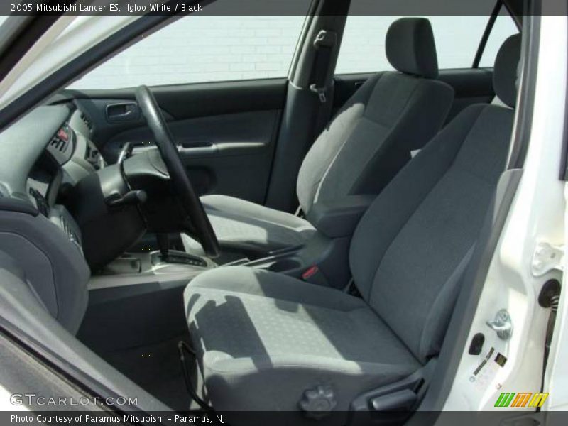 Igloo White / Black 2005 Mitsubishi Lancer ES
