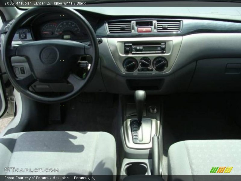 Igloo White / Black 2005 Mitsubishi Lancer ES