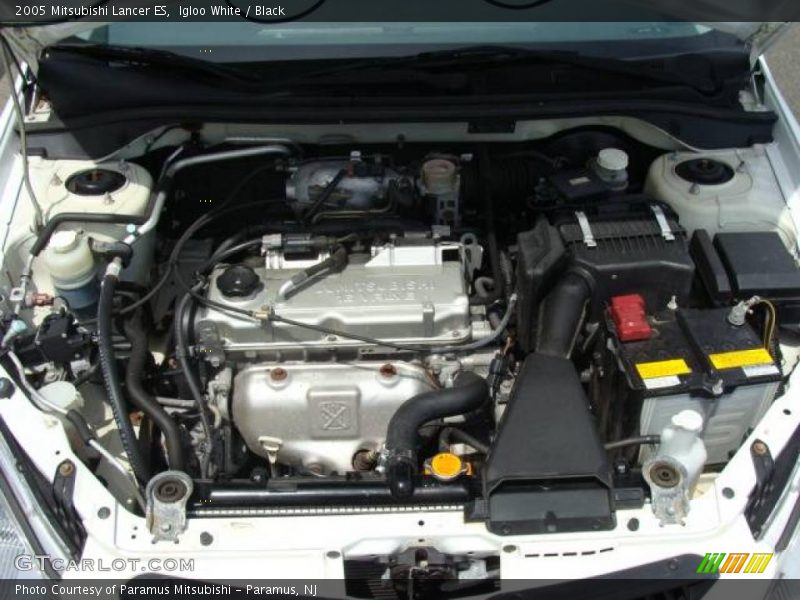 Igloo White / Black 2005 Mitsubishi Lancer ES