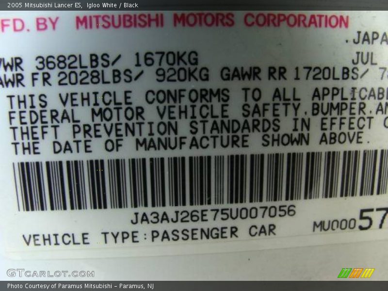 Igloo White / Black 2005 Mitsubishi Lancer ES