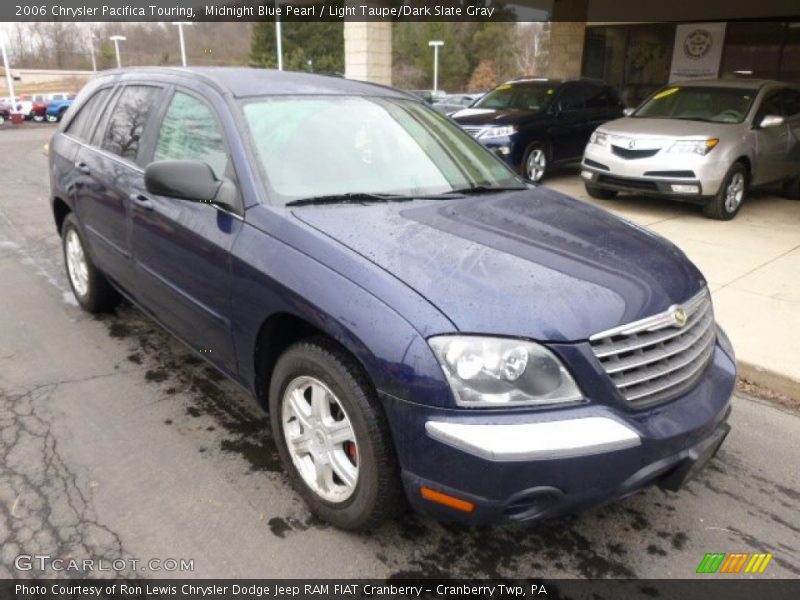 Front 3/4 View of 2006 Pacifica Touring