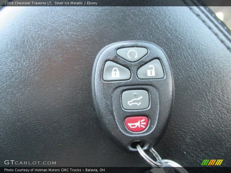 Silver Ice Metallic / Ebony 2009 Chevrolet Traverse LT