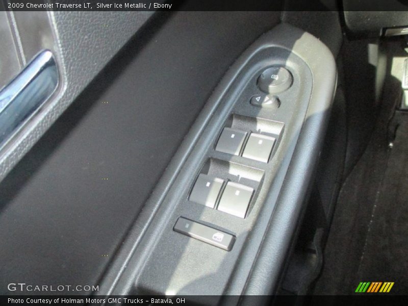 Silver Ice Metallic / Ebony 2009 Chevrolet Traverse LT