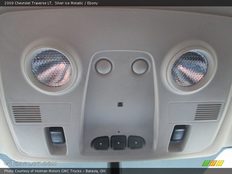 Silver Ice Metallic / Ebony 2009 Chevrolet Traverse LT
