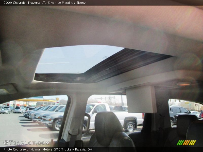Silver Ice Metallic / Ebony 2009 Chevrolet Traverse LT