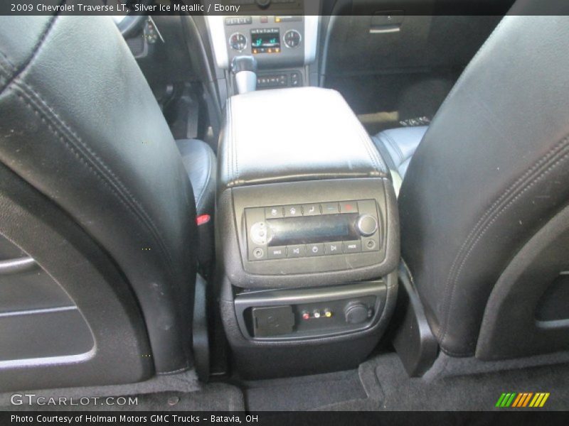 Silver Ice Metallic / Ebony 2009 Chevrolet Traverse LT