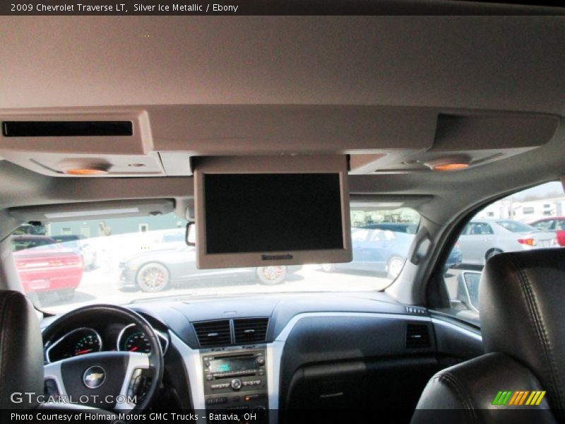 Silver Ice Metallic / Ebony 2009 Chevrolet Traverse LT