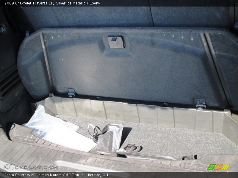 Silver Ice Metallic / Ebony 2009 Chevrolet Traverse LT