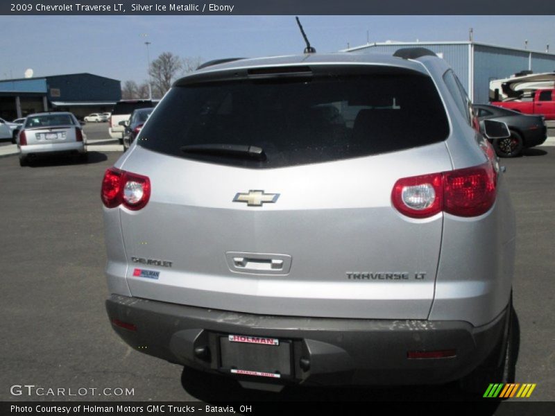 Silver Ice Metallic / Ebony 2009 Chevrolet Traverse LT