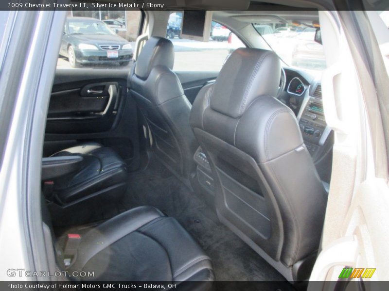 Silver Ice Metallic / Ebony 2009 Chevrolet Traverse LT