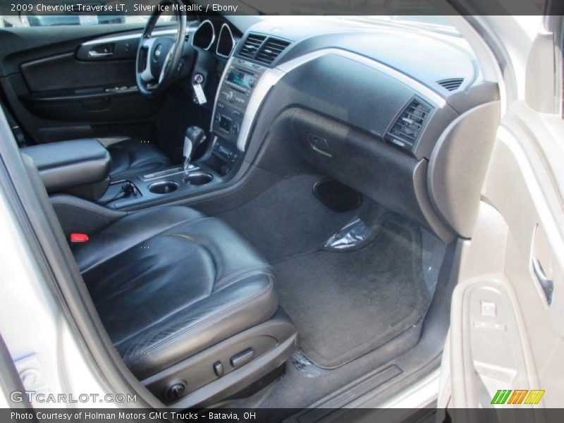 Silver Ice Metallic / Ebony 2009 Chevrolet Traverse LT