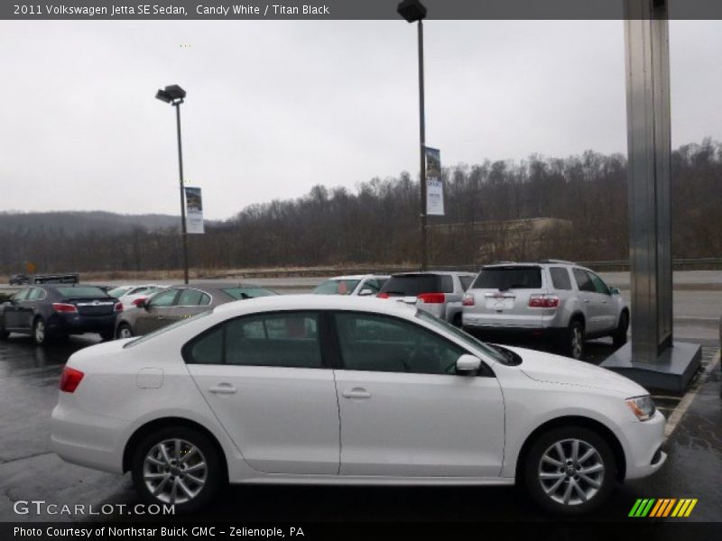 Candy White / Titan Black 2011 Volkswagen Jetta SE Sedan