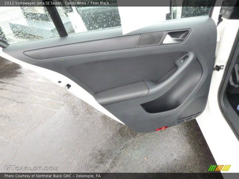 Candy White / Titan Black 2011 Volkswagen Jetta SE Sedan