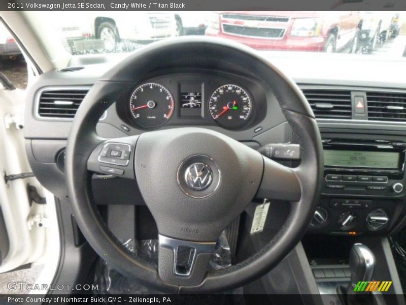 Candy White / Titan Black 2011 Volkswagen Jetta SE Sedan