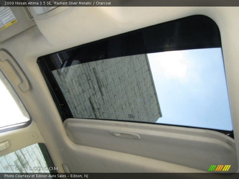 Radiant Silver Metallic / Charcoal 2009 Nissan Altima 3.5 SE
