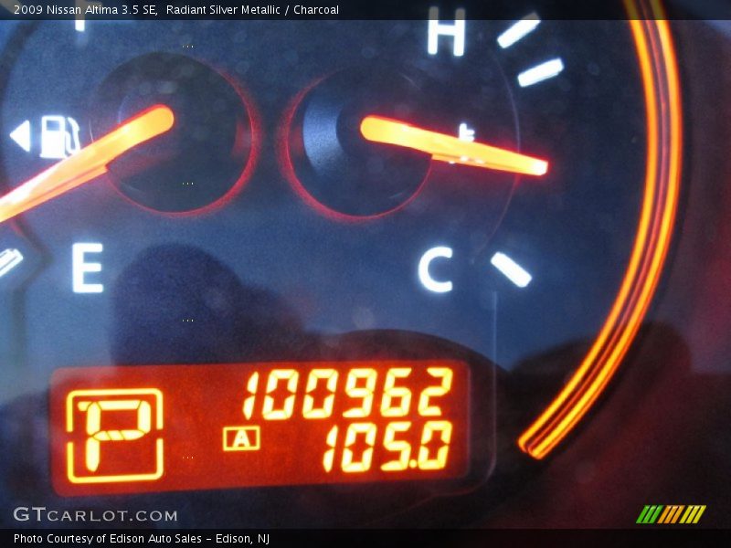 Radiant Silver Metallic / Charcoal 2009 Nissan Altima 3.5 SE