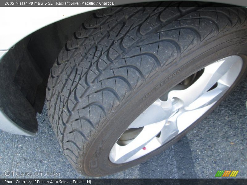 Radiant Silver Metallic / Charcoal 2009 Nissan Altima 3.5 SE
