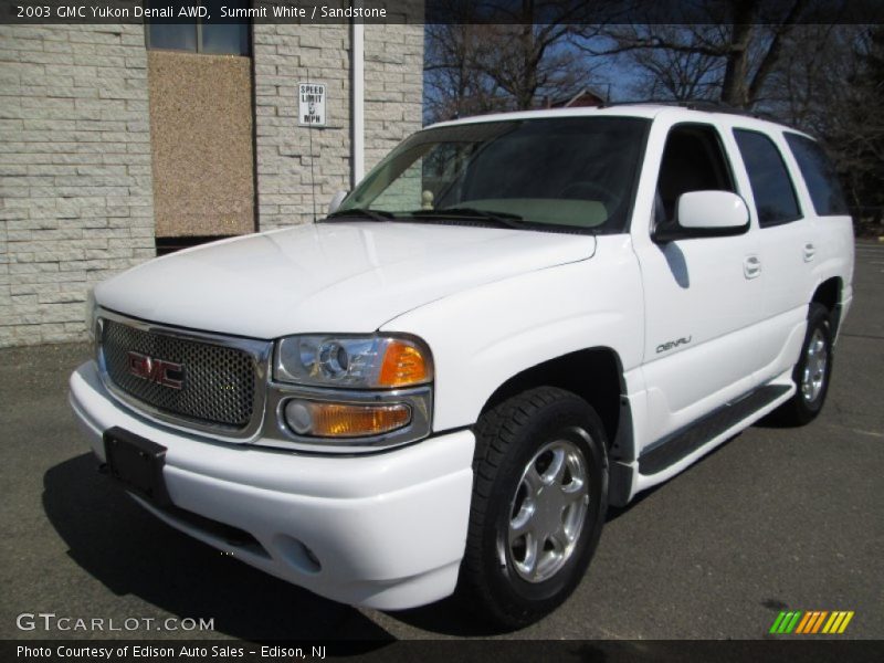 Front 3/4 View of 2003 Yukon Denali AWD