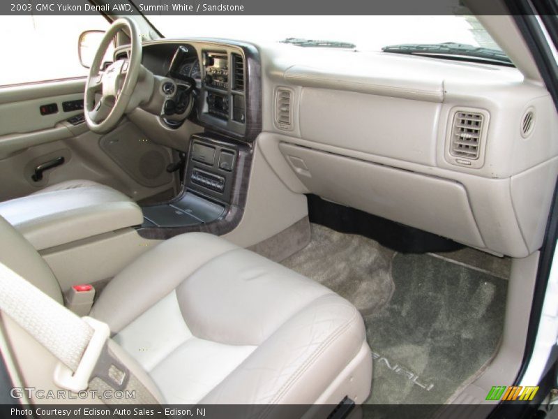 Dashboard of 2003 Yukon Denali AWD