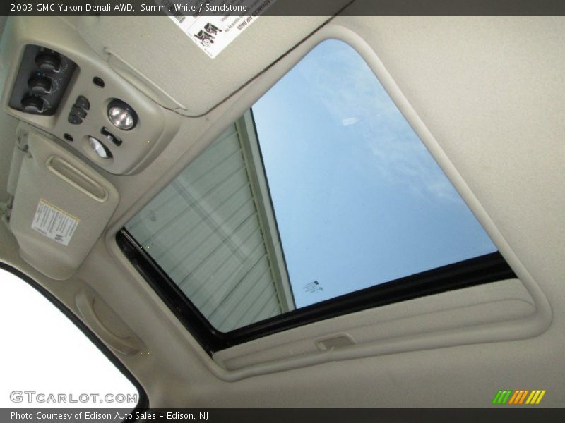 Summit White / Sandstone 2003 GMC Yukon Denali AWD