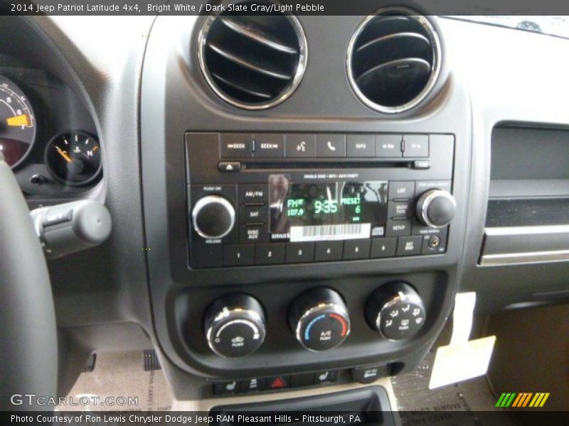 Bright White / Dark Slate Gray/Light Pebble 2014 Jeep Patriot Latitude 4x4