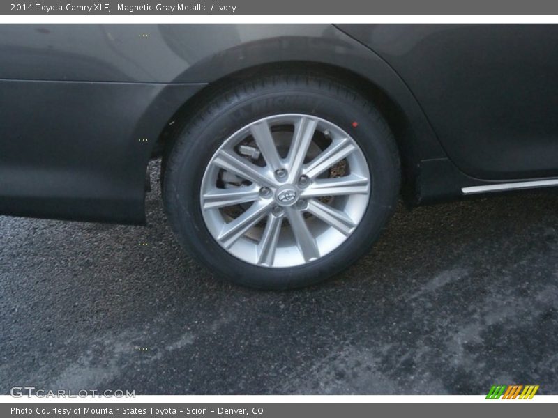 Magnetic Gray Metallic / Ivory 2014 Toyota Camry XLE