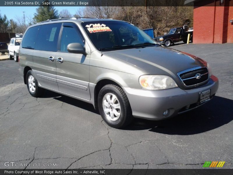 Front 3/4 View of 2005 Sedona EX