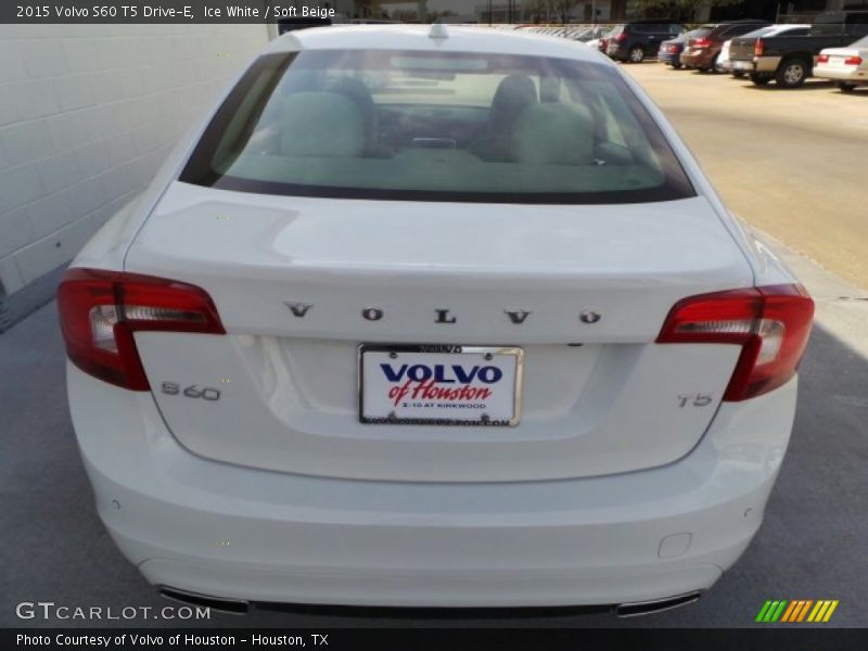 Ice White / Soft Beige 2015 Volvo S60 T5 Drive-E