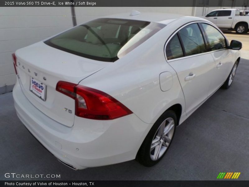 Ice White / Soft Beige 2015 Volvo S60 T5 Drive-E