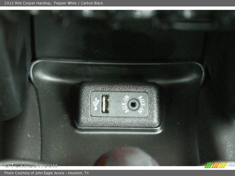 Pepper White / Carbon Black 2013 Mini Cooper Hardtop
