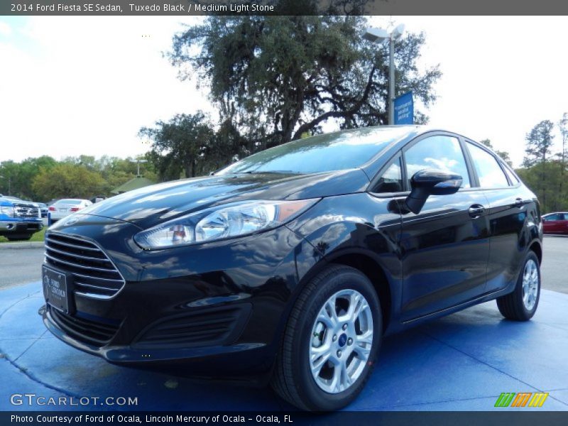 Tuxedo Black / Medium Light Stone 2014 Ford Fiesta SE Sedan