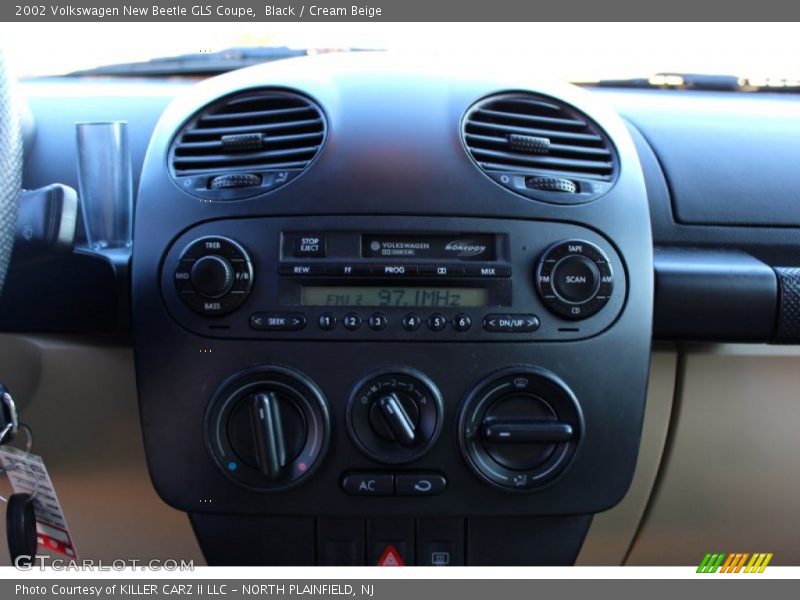 Black / Cream Beige 2002 Volkswagen New Beetle GLS Coupe