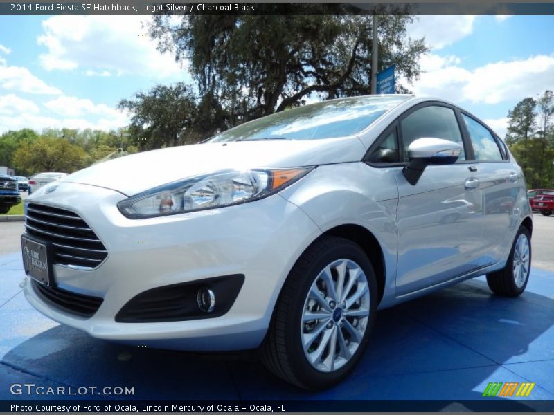 Ingot Silver / Charcoal Black 2014 Ford Fiesta SE Hatchback